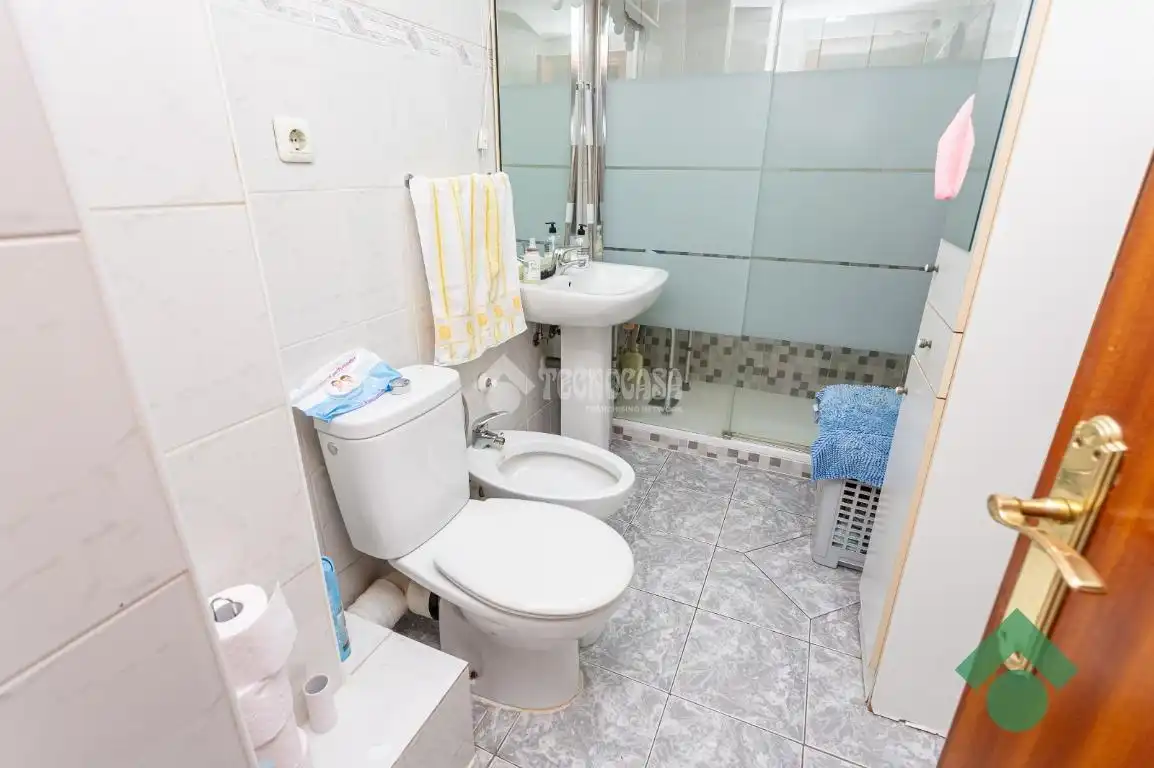 Badezimmer von Wohnung zum Verkauf in Algeciras mit Terrasse