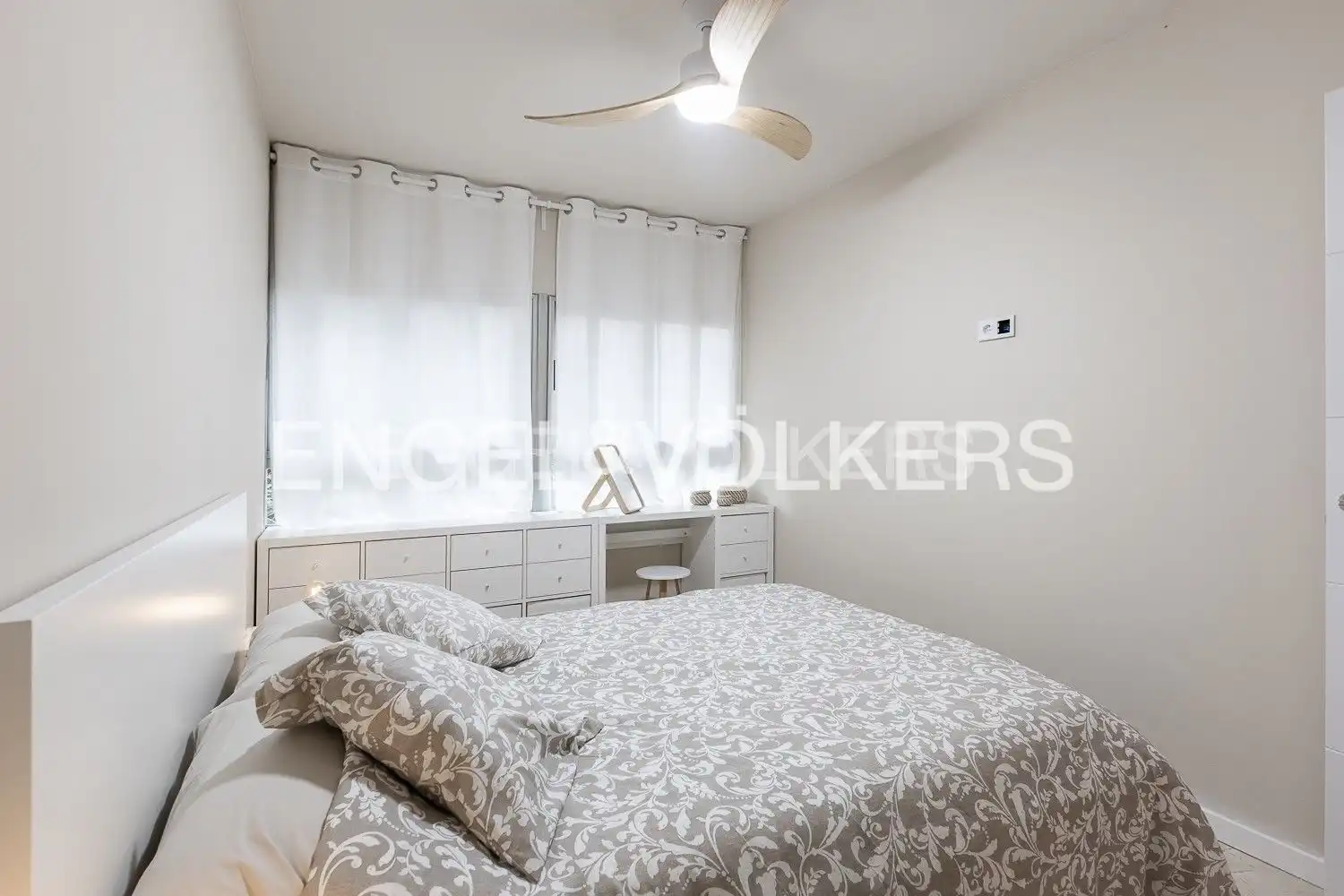 Dormitori de Apartament de lloguer en Valencia amb Aire condicionat, Calefacció i Moblat