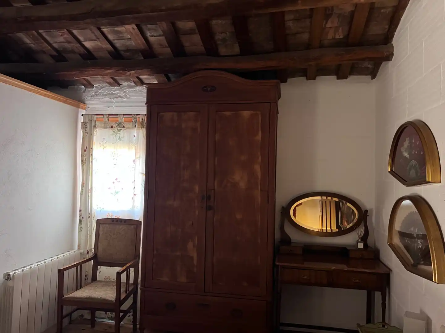 Dormitori de Finca rústica en venda en Mieres (Girona) amb Aire condicionat, Jardí privat i Parquet