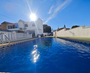 Piscina de Casa o xalet en venda en Torrevieja amb Aire condicionat, Calefacció i Jardí privat