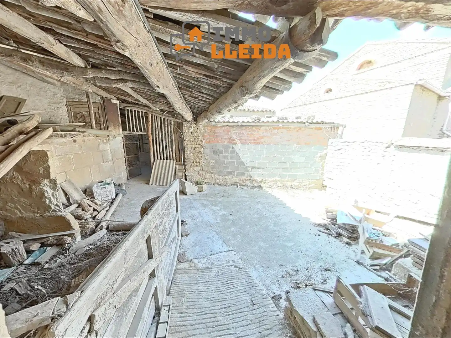 Vista exterior de Casa adosada en venda en Vallbona de Les Monges amb Terrassa, Traster i Moblat