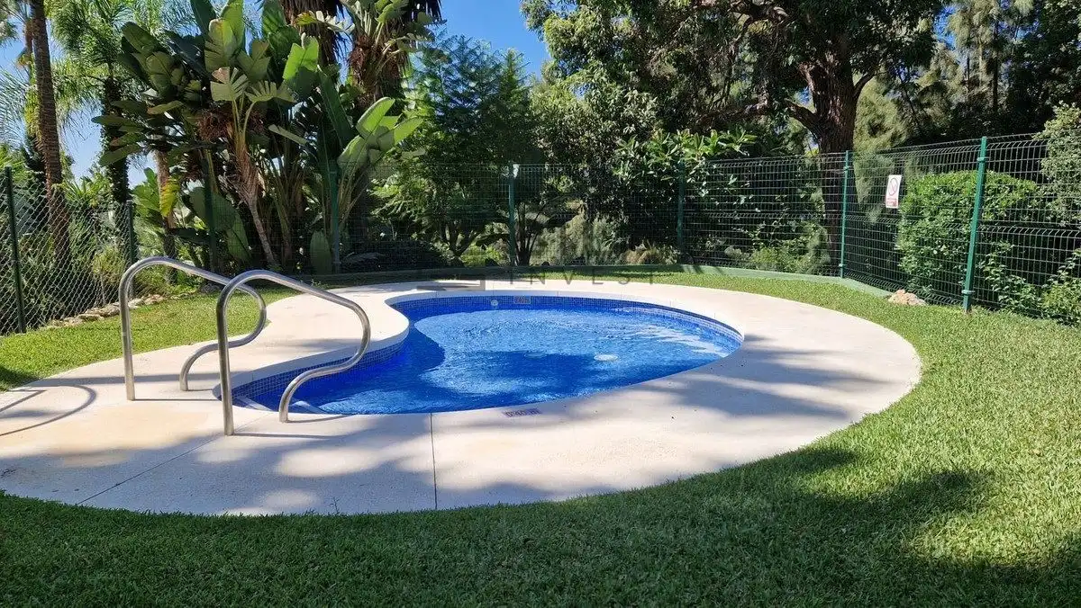 Piscina de Piso en venta en Marbella con Terraza, Piscina y Amueblado