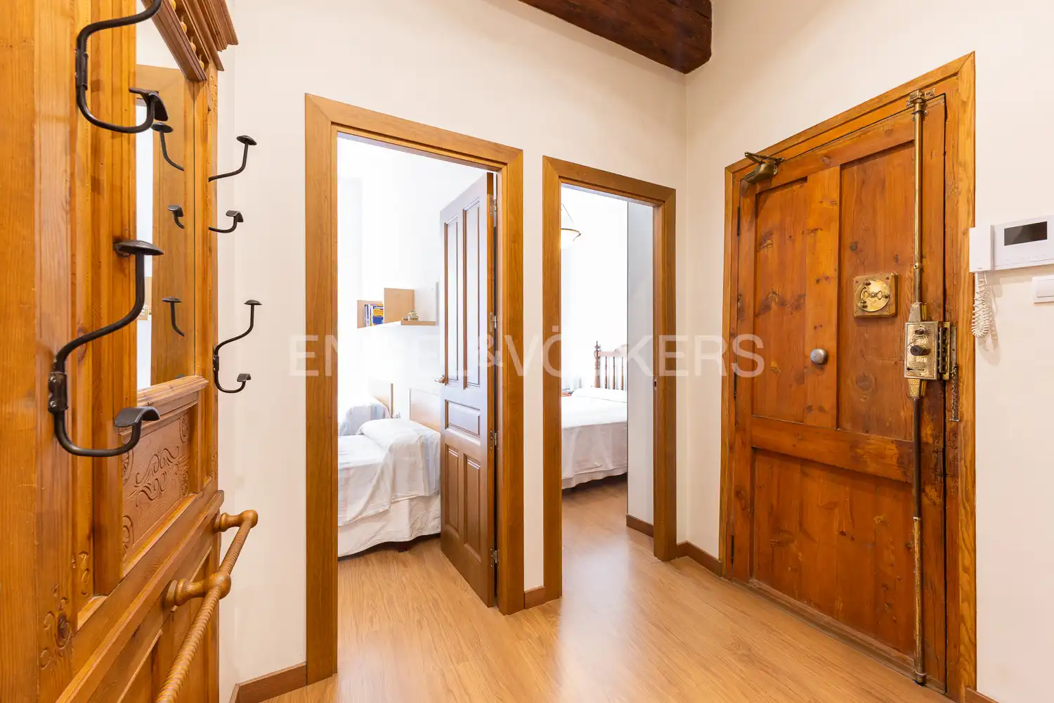 Flat for rent in Valencia  with Air Conditioner, Heating and Furnished