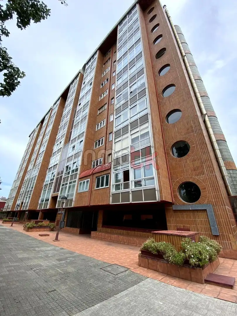 Außenansicht von Wohnung zum Verkauf in A Coruña Capital  mit Heizung und Abstellraum