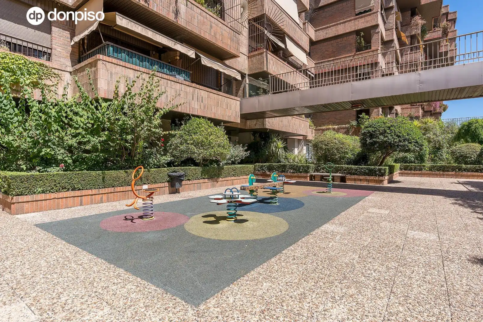 Terrassa de Planta baixa en venda en Granada amb Moblat i Piscina comunitària