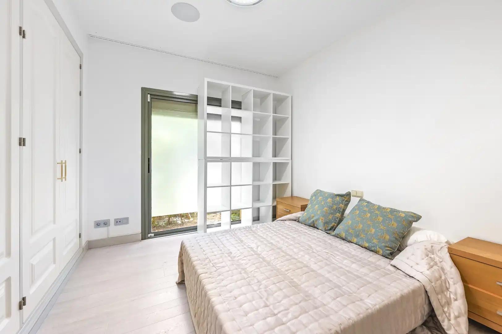 Dormitori de Planta baixa en venda en Estepona amb Aire condicionat, Jardí privat i Terrassa
