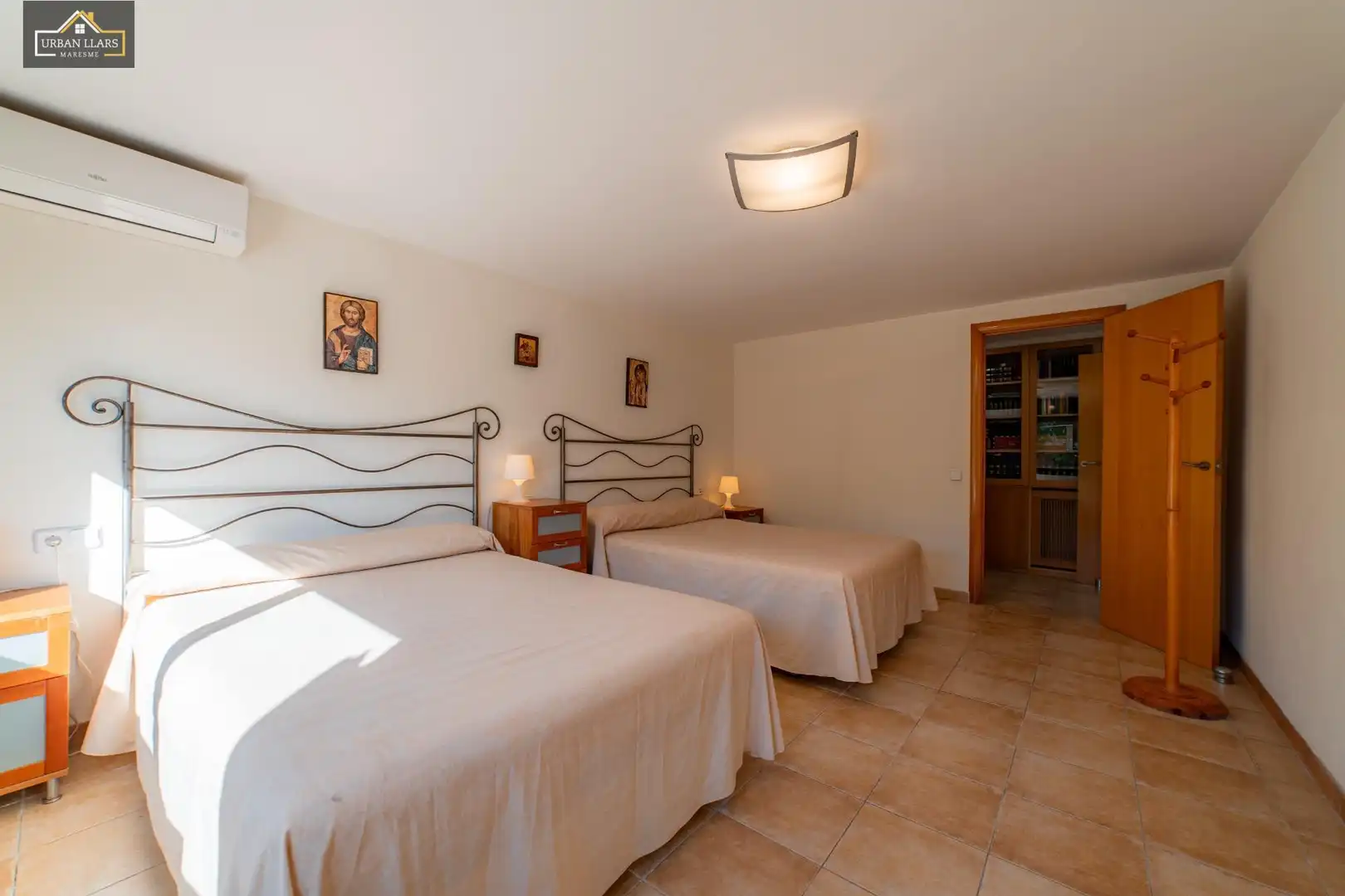 Habitación de Casa o chalet en venta en Sant Vicenç de Montalt con Jardín privado, Parquet y Piscina comunitaria