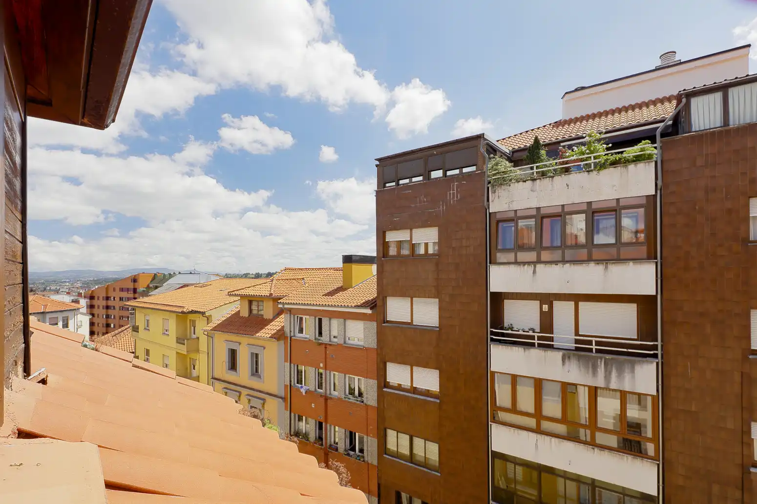 Terrassa de Casa adosada en venda en Oviedo  amb Calefacció