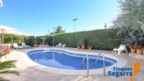 Swimming pool of House or chalet for sale in Roda de Berà  with Air Conditioner, Heating and Private garden