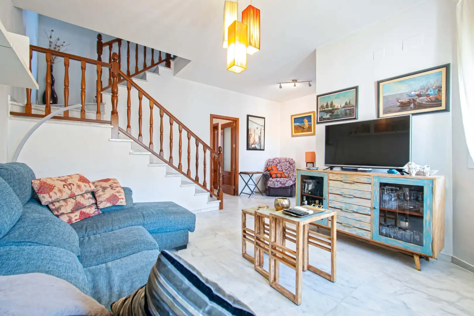 Sala d'estar de Casa adosada en venda en Espartinas amb Aire condicionat, Jardí privat i Traster