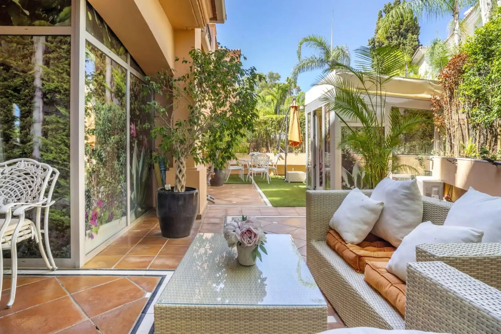 Planta baja en venta en Puerto Banús