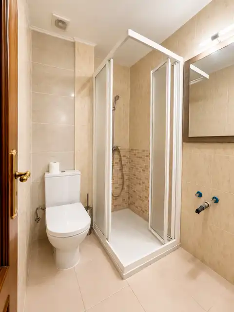 Bany de Pis en venda en Coslada amb Parquet, Rentadora i Microones