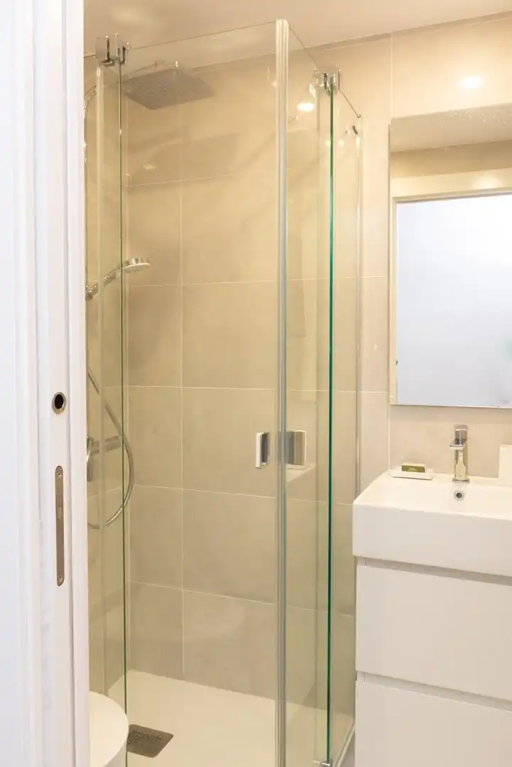Badezimmer von Wohnung zur Miete in Santander mit Heizung und Privatgarten