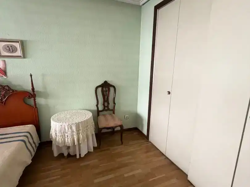 Dormitori de Pis en venda en León Capital  amb Parquet i Moblat
