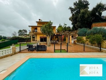 Casa con balcone in vendita a Montbarbat