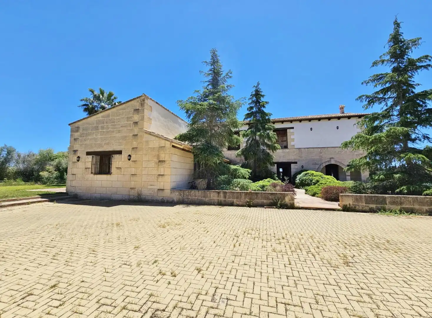 Vista exterior de Casa o xalet en venda en Elche / Elx amb Aire condicionat, Calefacció i Jardí privat