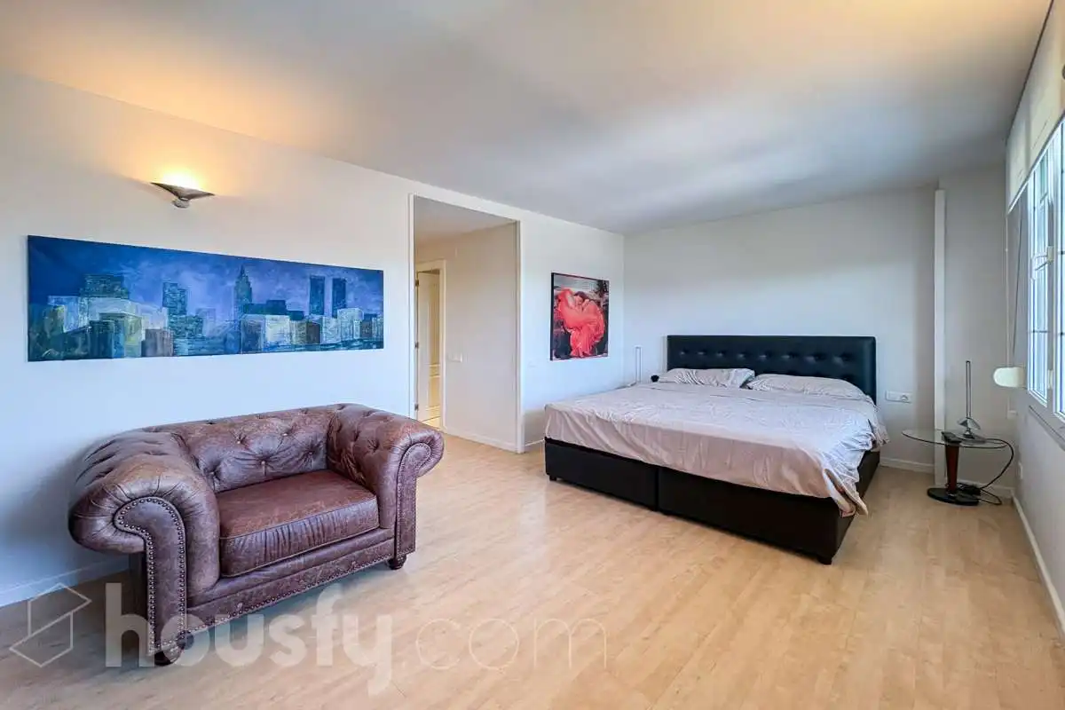 Habitación de Casa o chalet en venta en Girona con Aire acondicionado, Calefacción y Jardín privado