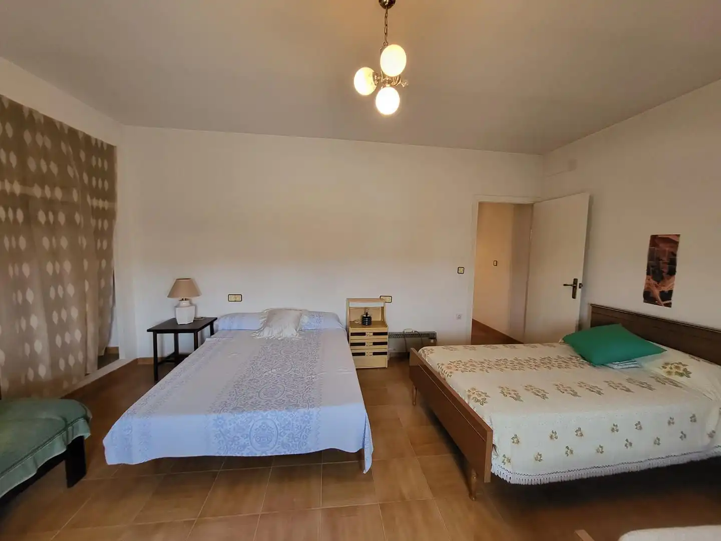 Dormitori de Casa o xalet en venda en El Picazo   amb Calefacció, Terrassa i Moblat
