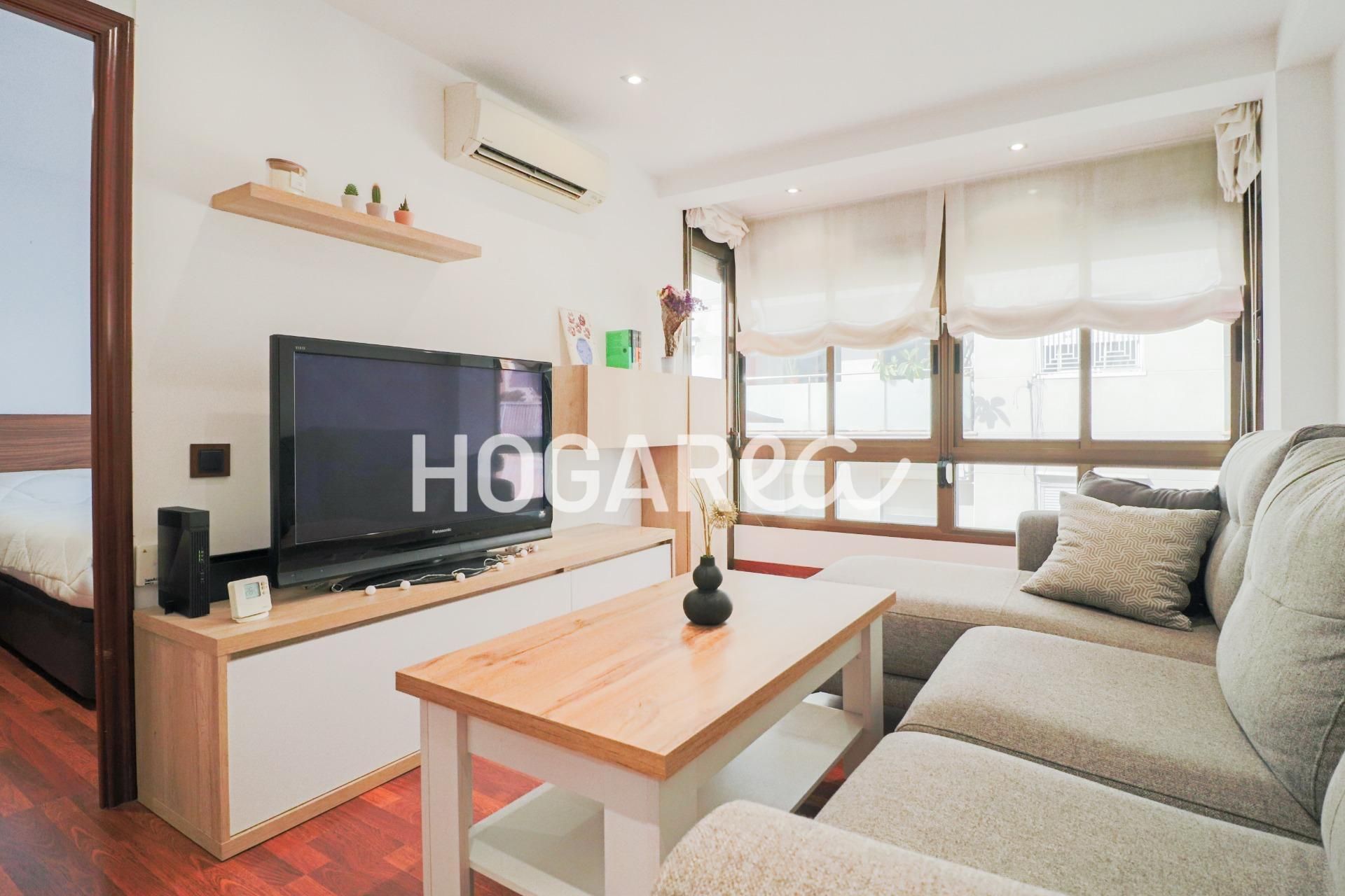 Living room of Flat for sale in Sant Boi de Llobregat  with Air Conditioner, Parquet flooring and Balcony