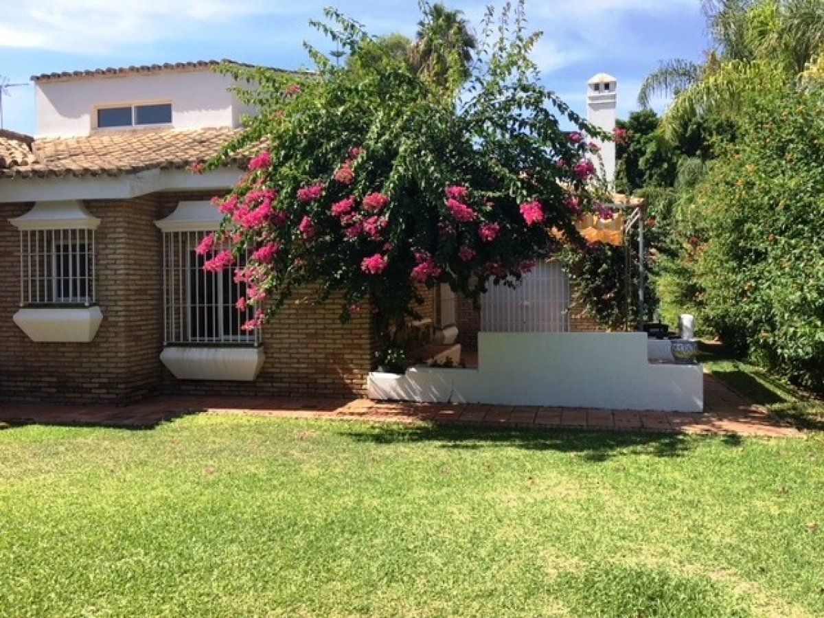 Exterior view of House or chalet to rent in El Puerto de Santa María  with Heating, Parquet flooring and Terrace
