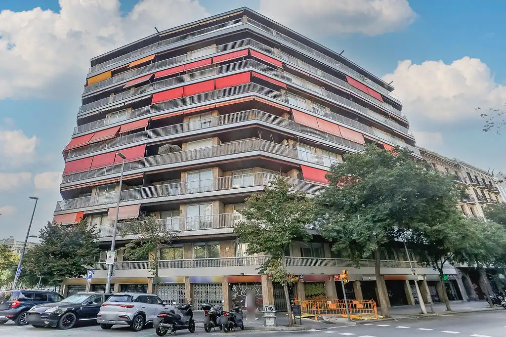 Außenansicht von Wohnung zum Verkauf in Barcelona mit Heizung
