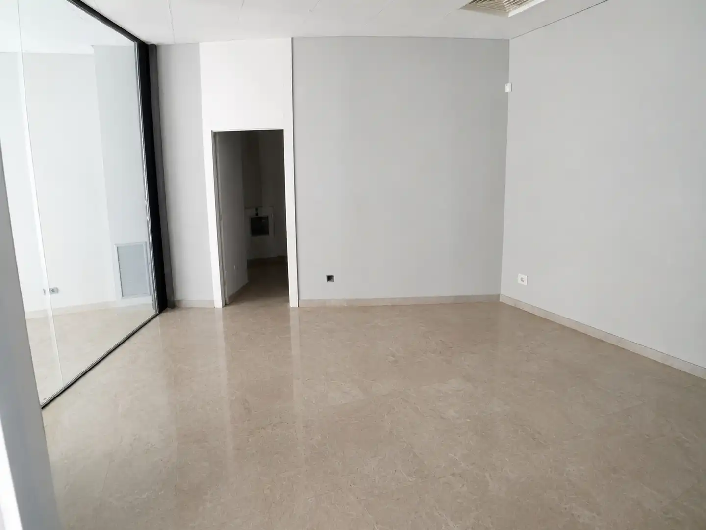 Local comercial en venta en Carrer Violant d'Hongria 13, imagen 4