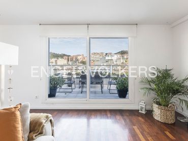 Penthouse with lift to rent in Gràcia