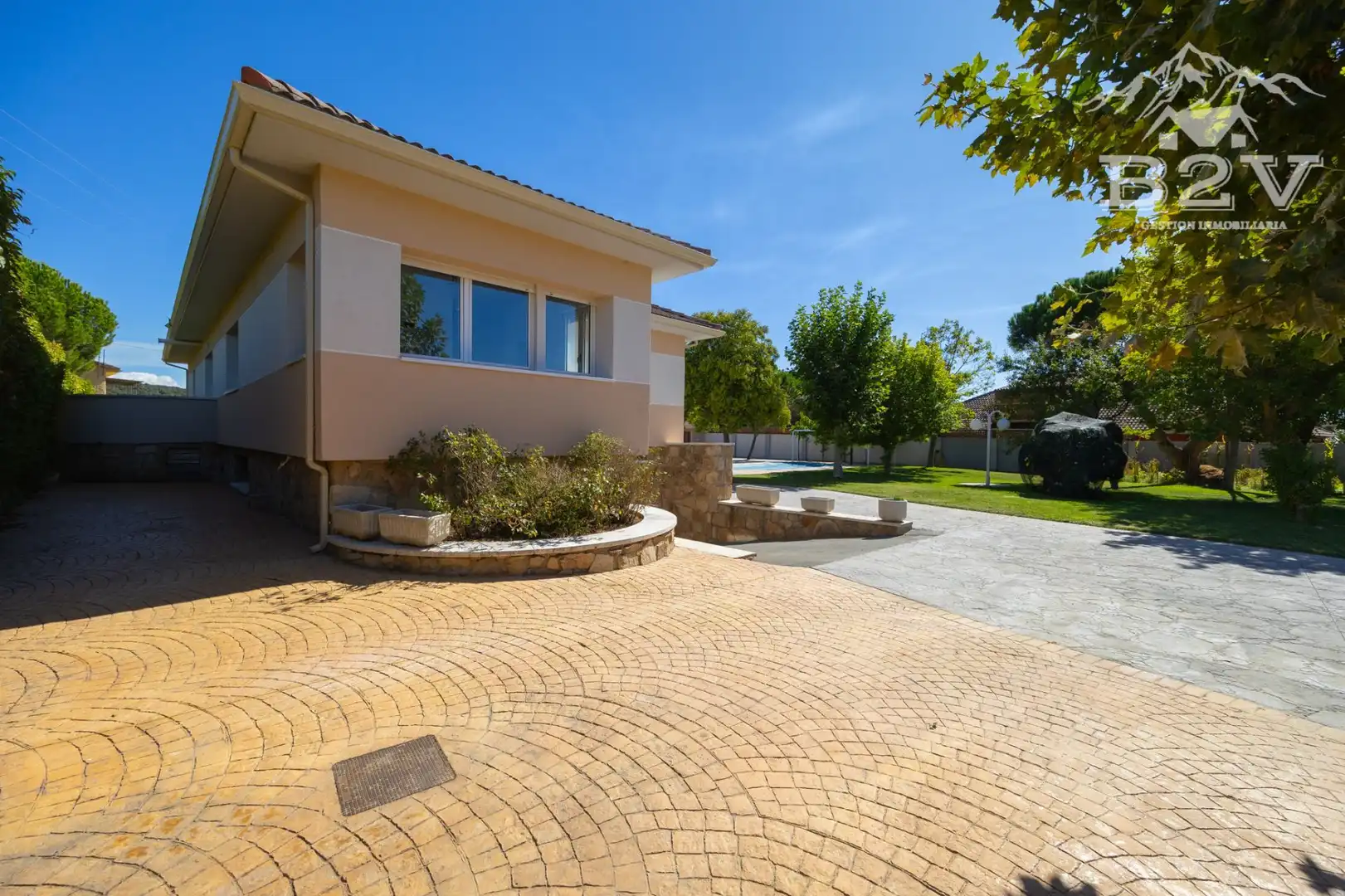 Exterior view of Houses for sale in Navalafuente  with Air Conditioner, Heating and Private garden