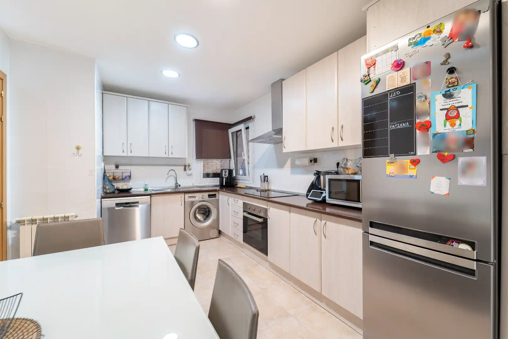 Cocina de Casa adosada en venta en Casarrubios del Monte con Aire acondicionado, Calefacción y Jardín privado