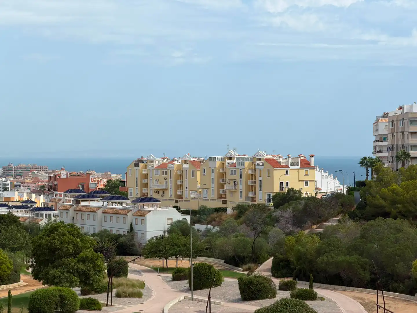 Exterior view of Flat for sale in Torrevieja  with Air Conditioner, Balcony and Community pool