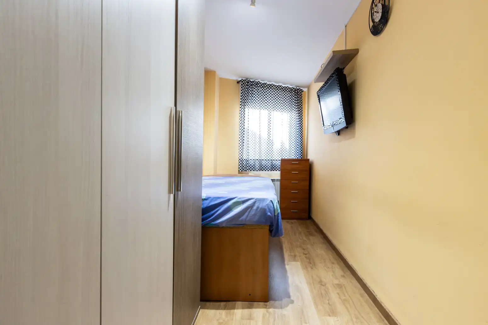 Bedroom of Flat for sale in Terrassa  with Air Conditioner, Heating and Parquet flooring