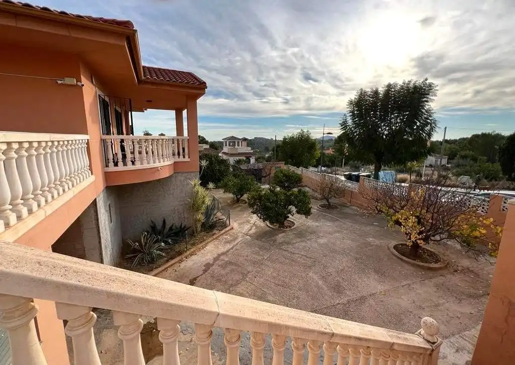 Vista exterior de Casa o xalet en venda en Polop amb Calefacció, Jardí privat i Terrassa