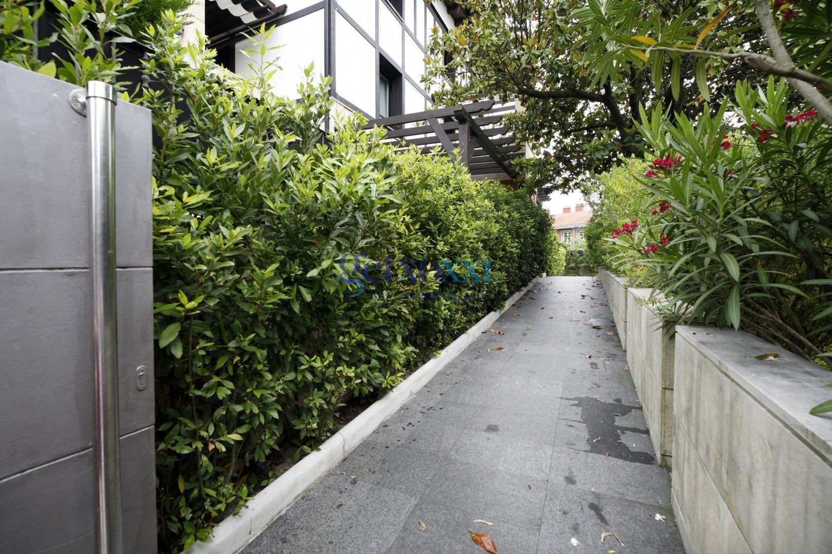 Vista exterior de Dúplex en venda en Getxo  amb Calefacció, Traster i Piscina comunitària