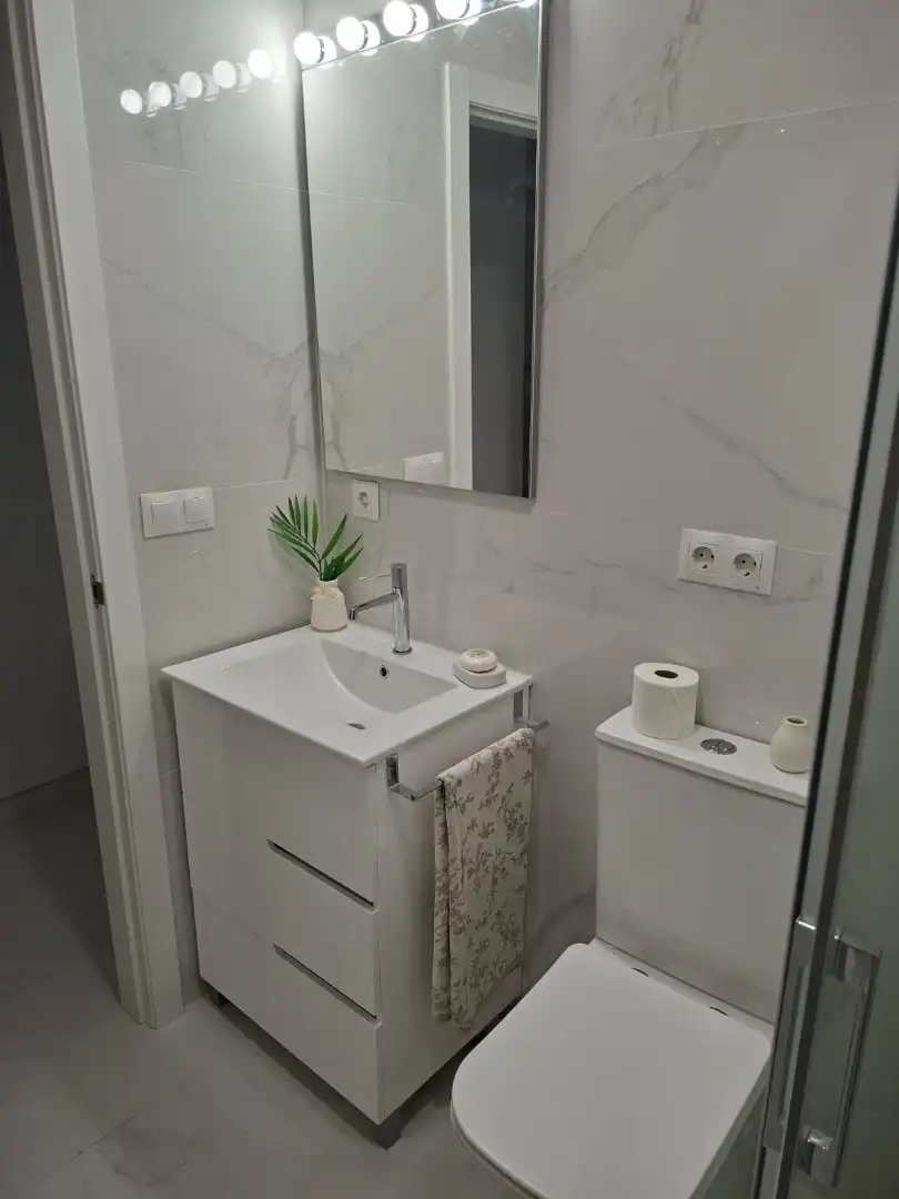 Baño de Piso de alquiler en Córdoba con Aire acondicionado, Calefacción y Amueblado