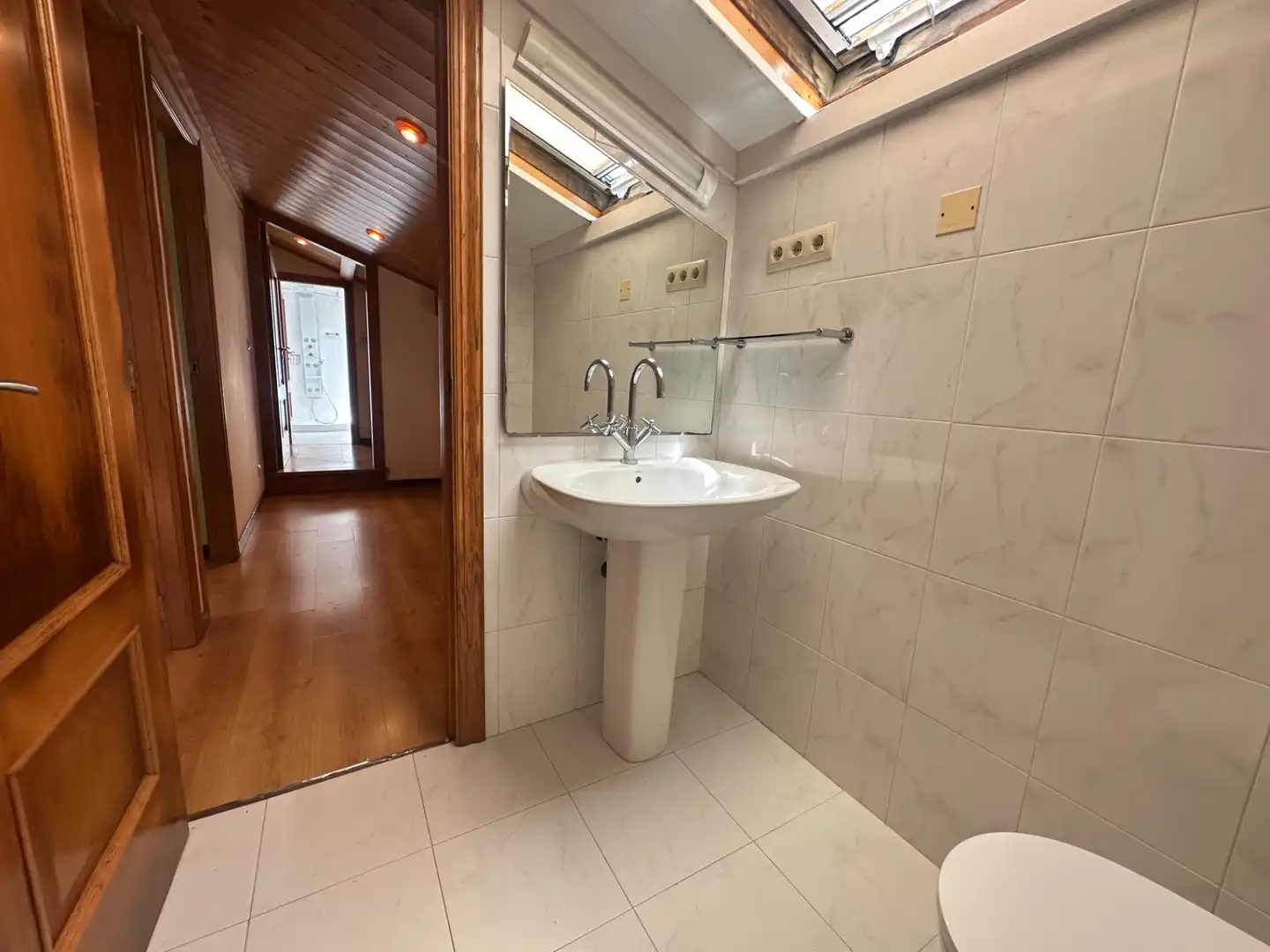 Bathroom of Houses for sale in Ames  with Heating, Private garden and Parquet flooring