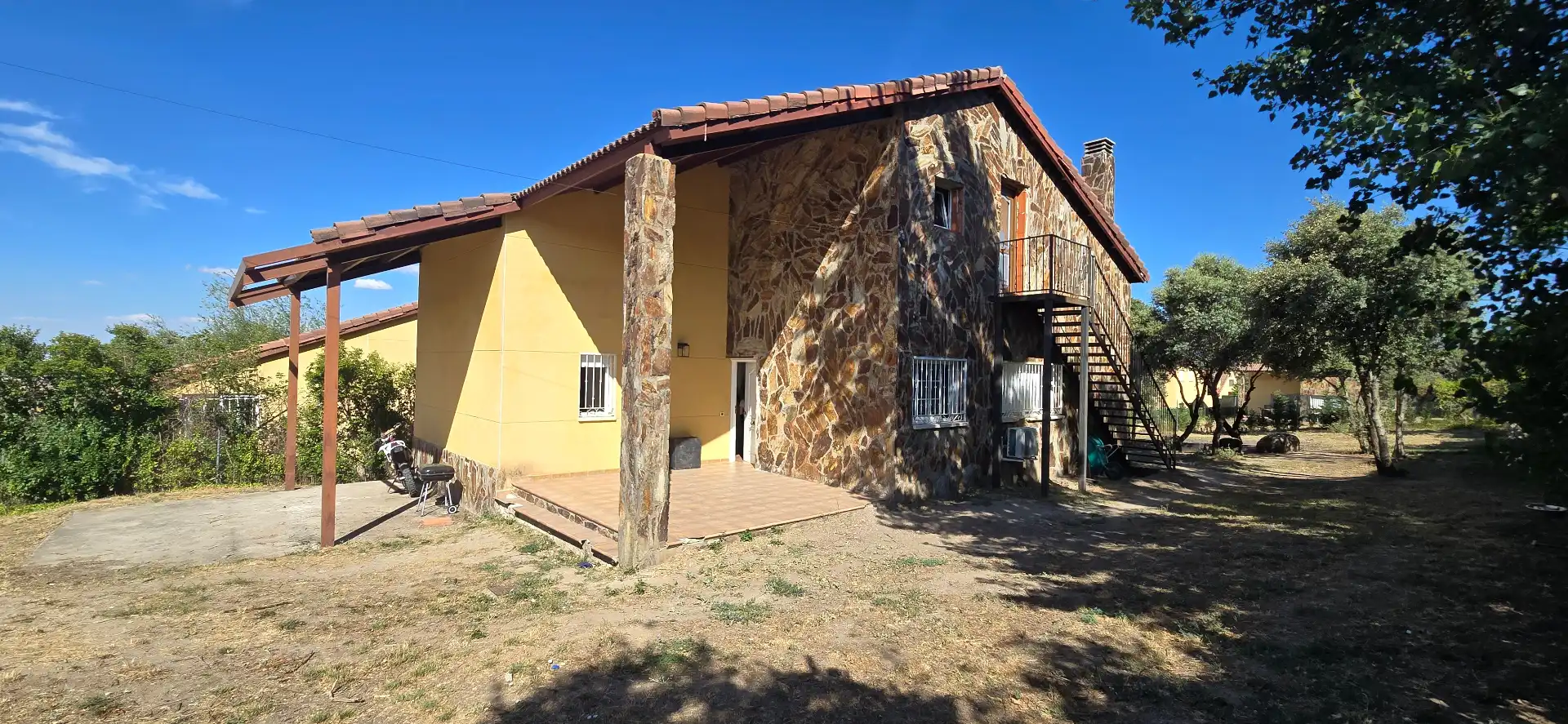 Vista exterior de Casa o chalet en venta en Zarzuela del Monte con Aire acondicionado, Calefacción y Jardín privado