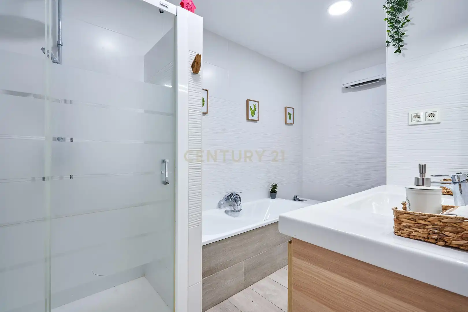 Houses for sale in Carrer de César Cataldo, 55, Benicarló, Spain, 55, Puerto