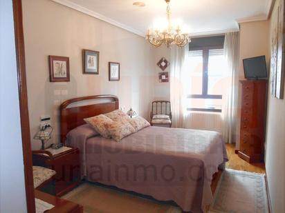 Bedroom of Flat for sale in Oviedo 