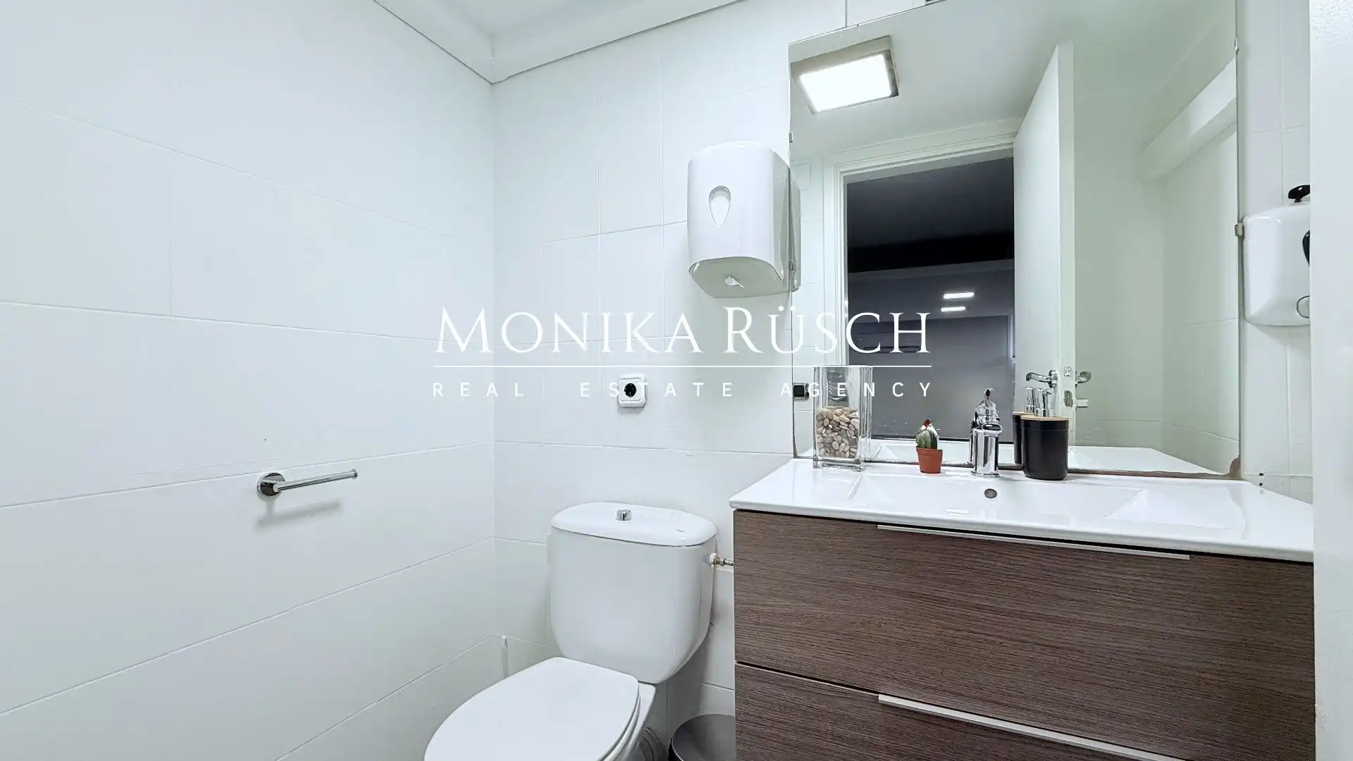 Bathroom of Office for sale in Cornellà de Llobregat  with Air Conditioner and Heating