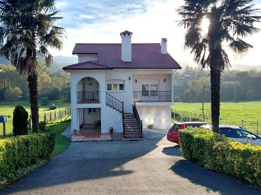 Casa amb balcó en venda a Riotuerto