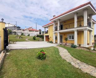 Vista exterior de Casa o xalet en venda en Malpica de Bergantiños amb Terrassa i Balcó