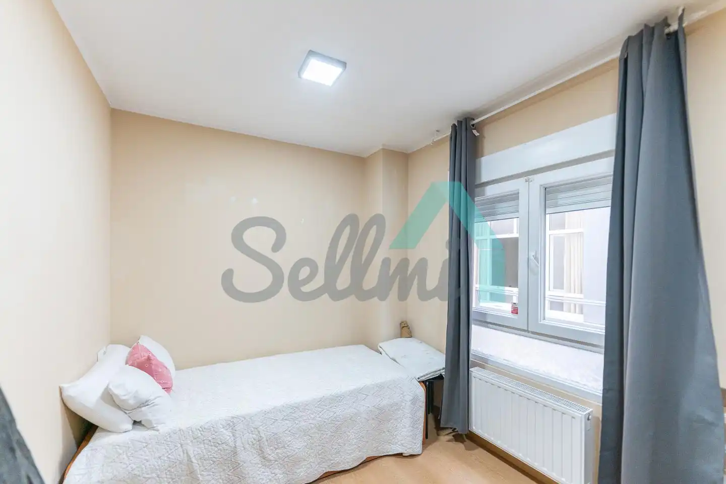Schlafzimmer von Erdgeschoss zum Verkauf in Aller mit Heizung
