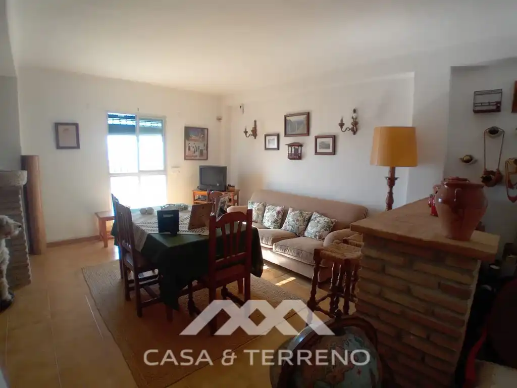 Sala d'estar de Casa o xalet en venda en Alozaina amb Piscina