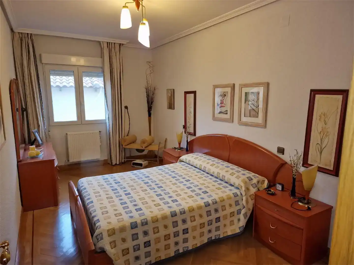 Dormitori de Pis en venda en Huete amb Parquet, Moblat i Balcó