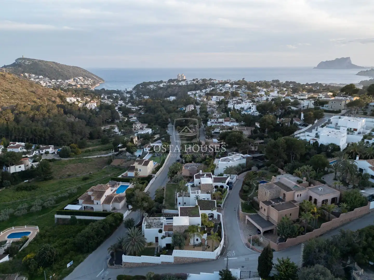 Vista exterior de Casa o xalet en venda en Moraira amb Aire condicionat, Calefacció i Jardí privat