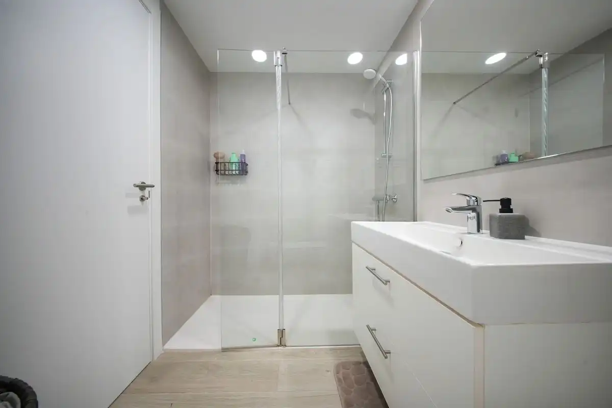 Baño de Ático en venta en Alcalá de Henares con Aire acondicionado, Calefacción y Jardín privado