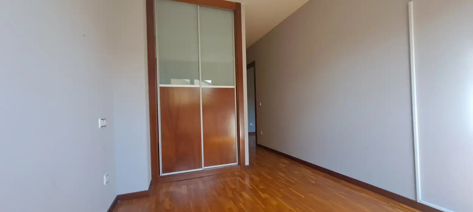 Dormitori de Pis en venda en Gijón  amb Calefacció i Parquet