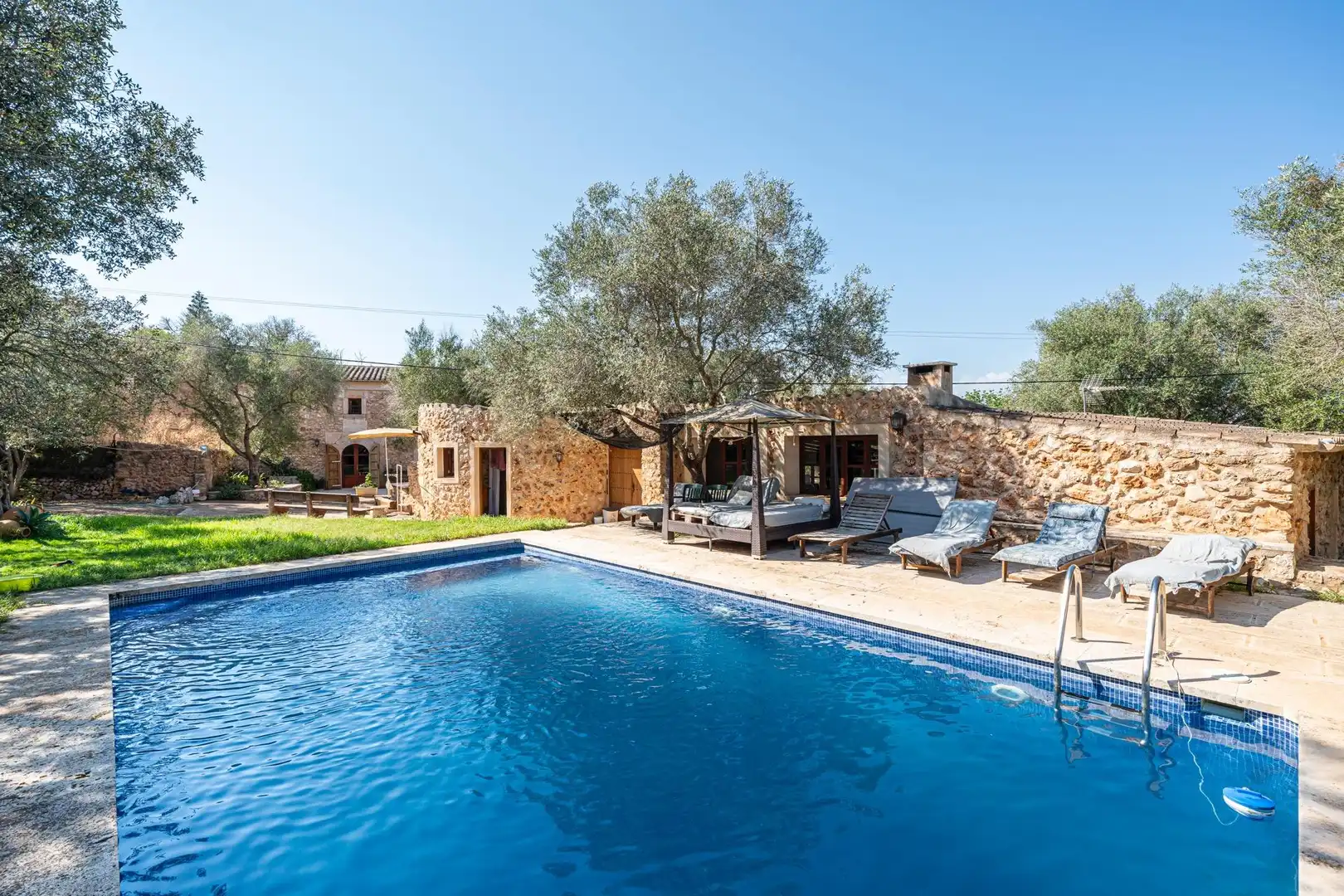 Piscina de Casa adosada en venta en Campos con Aire acondicionado, Calefacción y Jardín privado