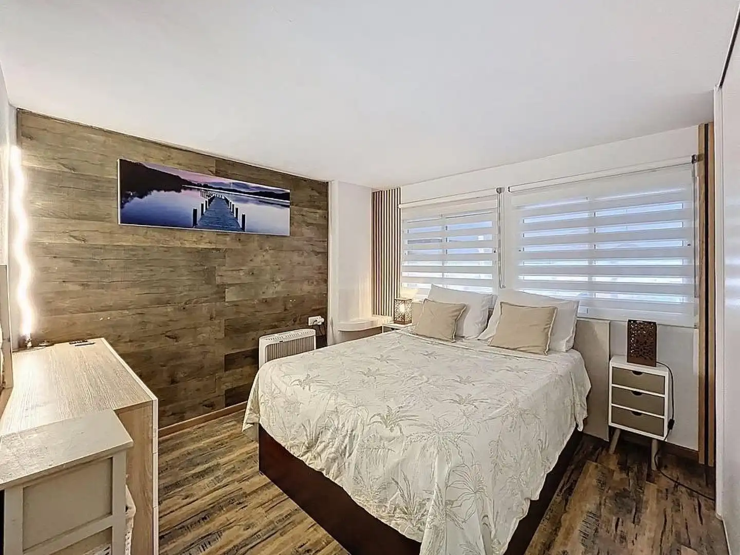 Bedroom of Apartments for sale in Roses  with Air Conditioner, Heating and Balcony