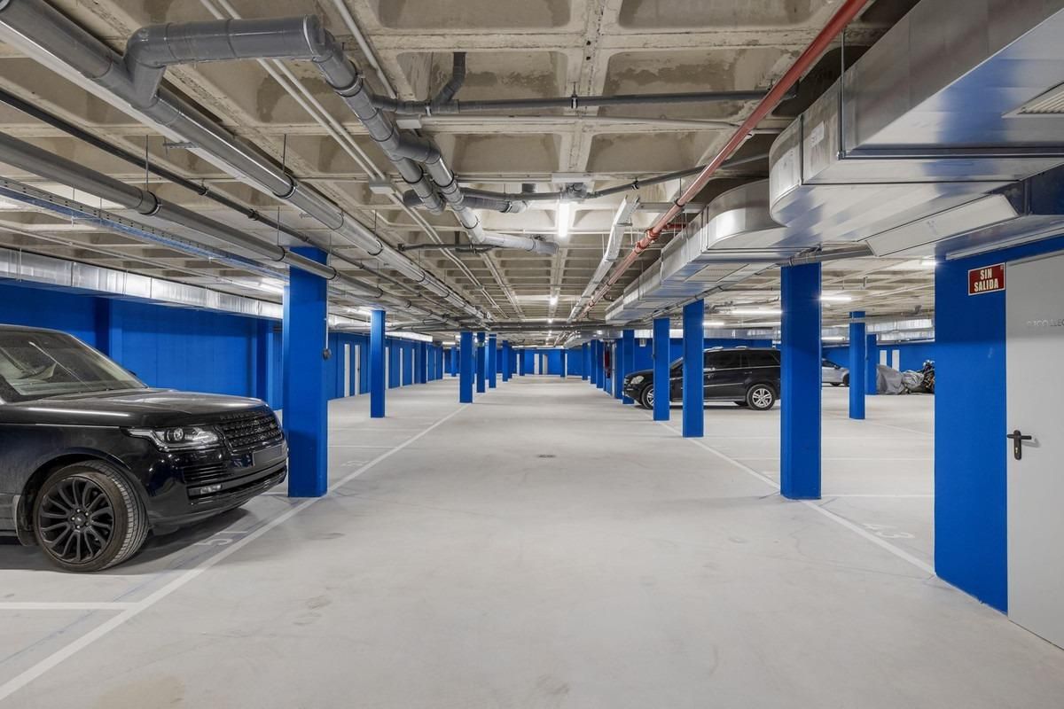 Aparcament de Apartament en venda en Benalmádena amb Aire condicionat, Jardí privat i Terrassa